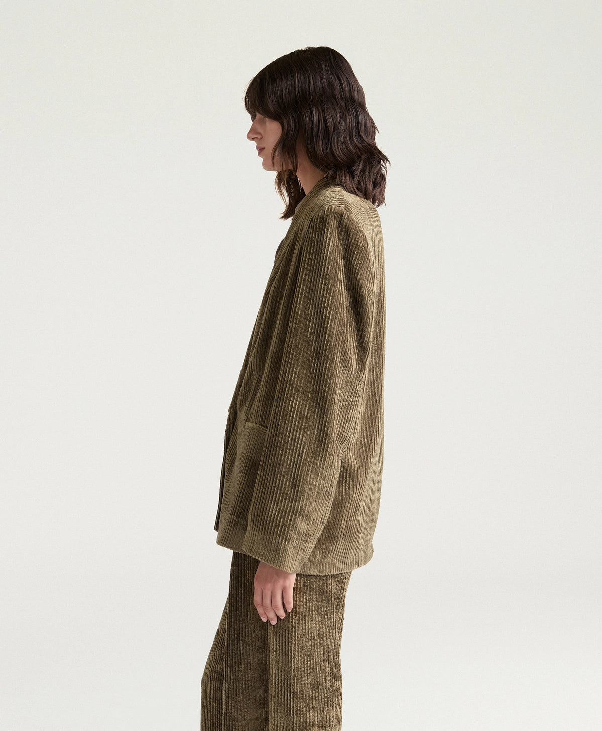 VESTE PEMBROKE MOMONI EN VELOURS À CÔTES FLUIDE - KAKI