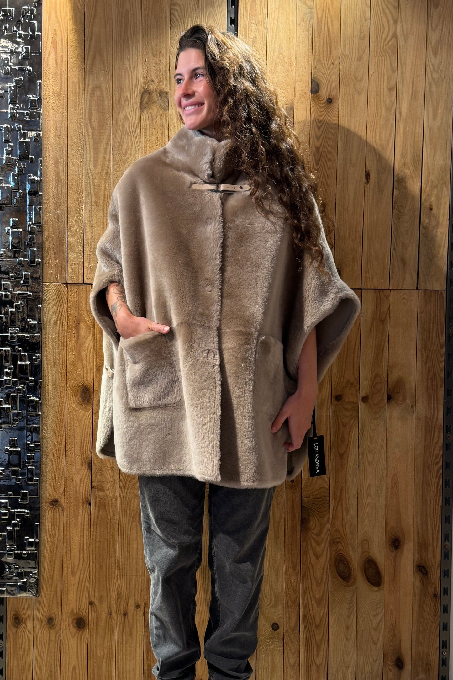 CAPE FOURRURE REVERSIBLE - LOU ANDREA