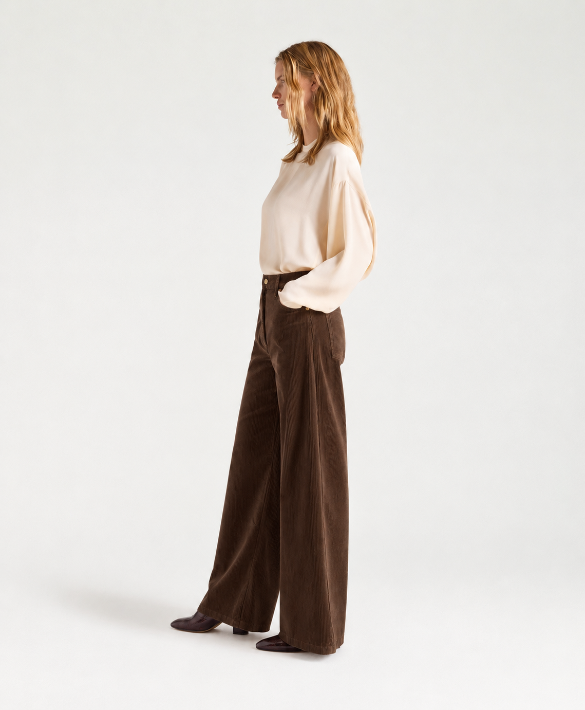 Pantalon Aoki Bis en velours côtelé stretch marron – Momonì