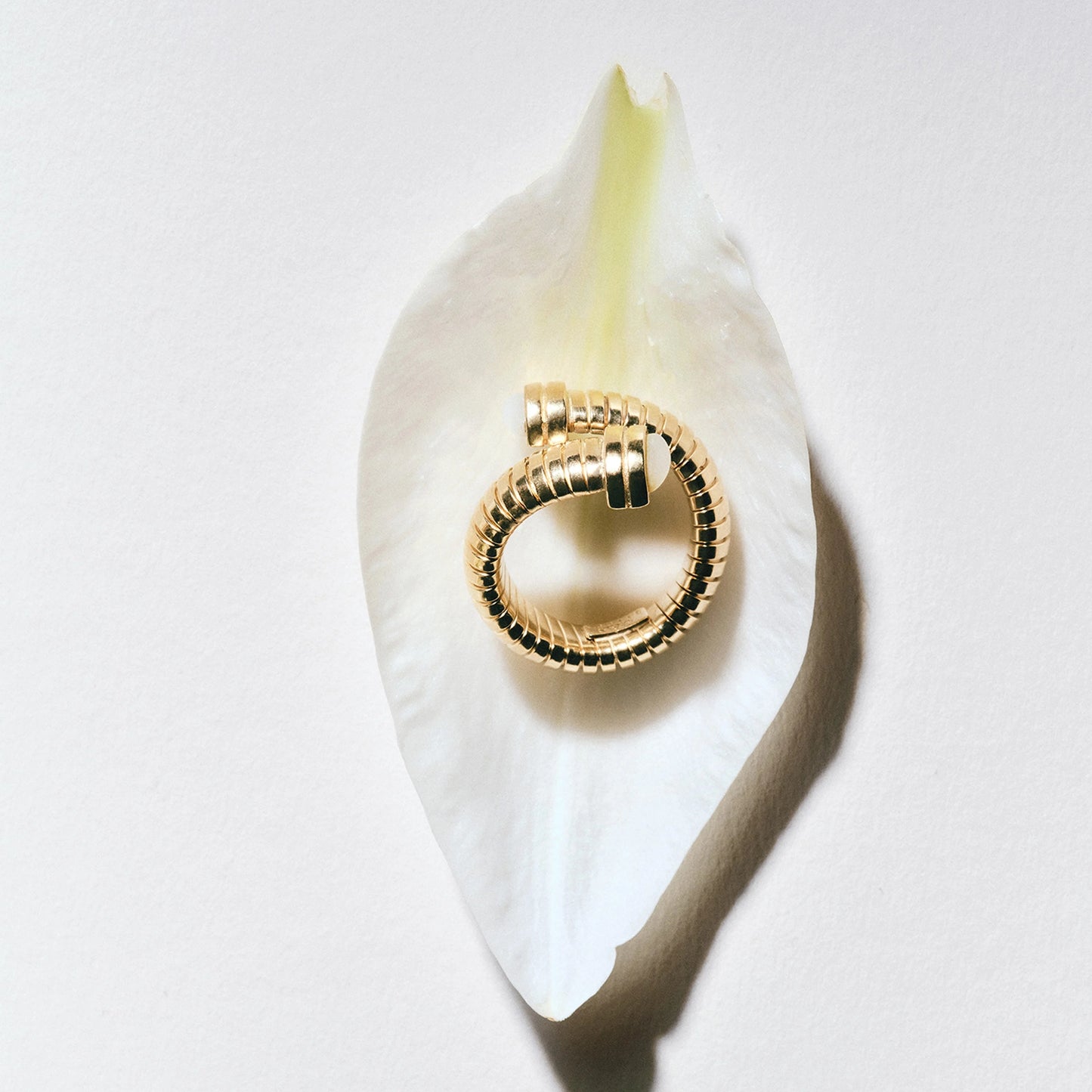 Bague Antigone dorée - Nacre blanche GAS Bijoux