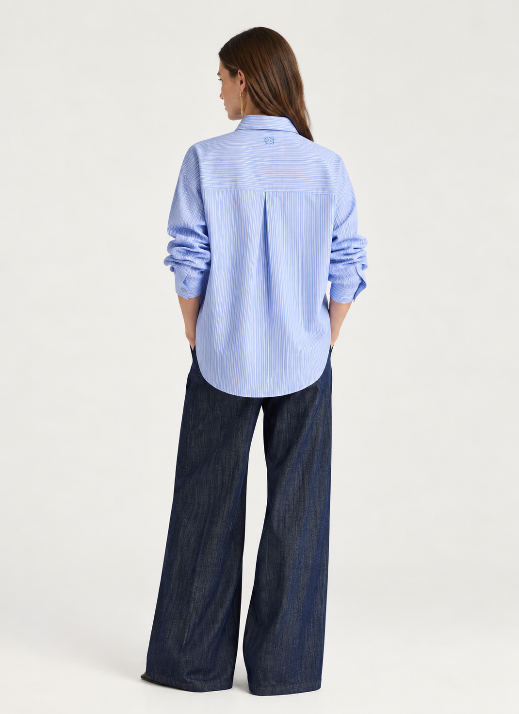Dos chemisier Jokla Momonì rayé blanc et bleu clair – coupe ample
