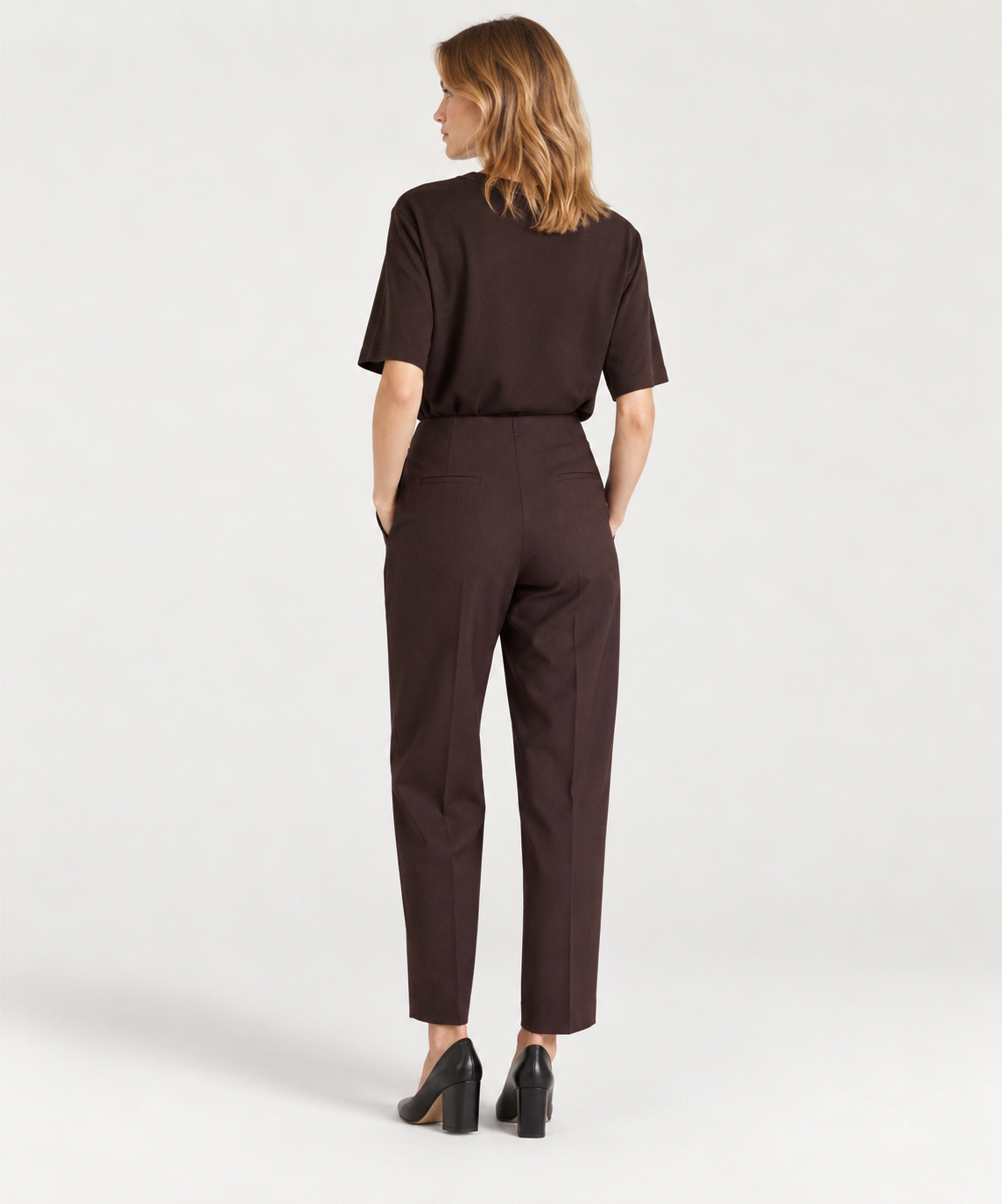 Pantalon Office Lou Momonì acajou porté de dos femme