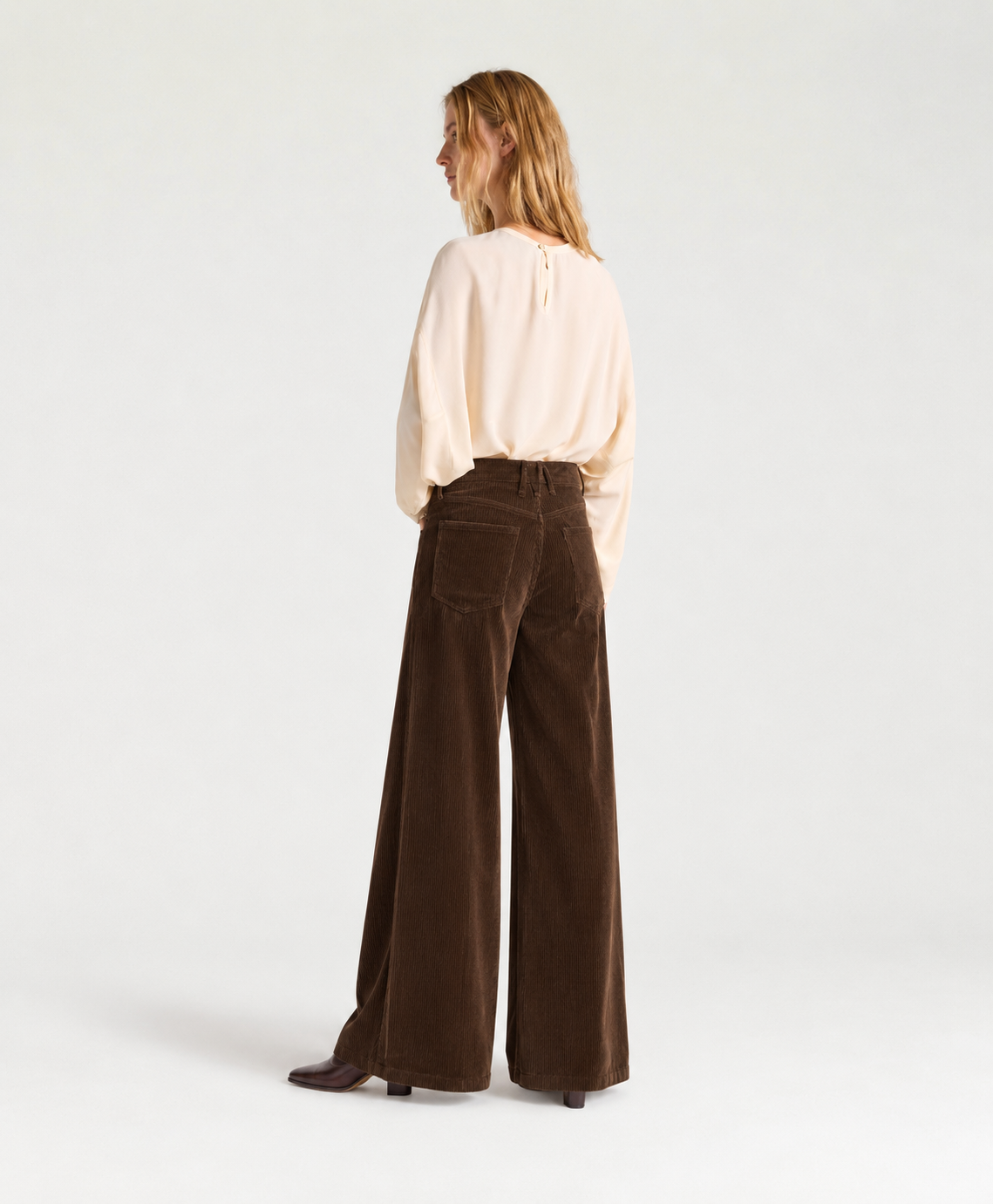 Pantalon Aoki Bis en velours côtelé stretch marron – Momonì