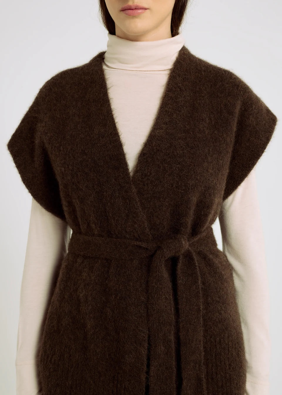 Gilet femme HONORÉ HANA SAN baby alpaga chocolat détail maille et ceinture