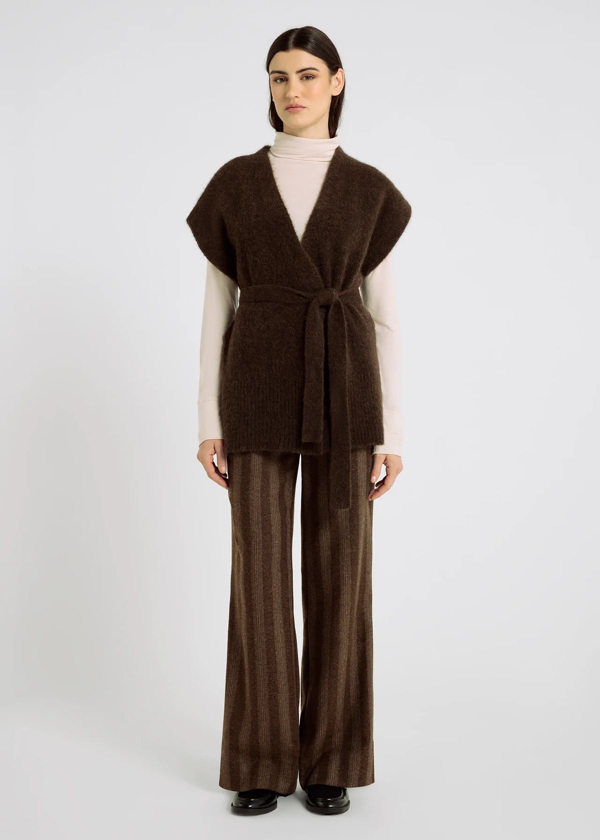 Gilet femme HONORÉ HANA SAN baby alpaga chocolat détail maille et ceinture
