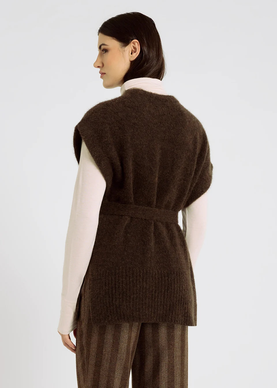 Gilet HONORÉ HANA SAN baby alpaga chocolat porté vue de dos
