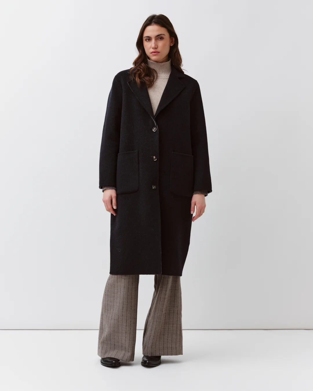 Manteau réversible MAIKO Diega marine porté femme – Les Pétroleuses Quiberon