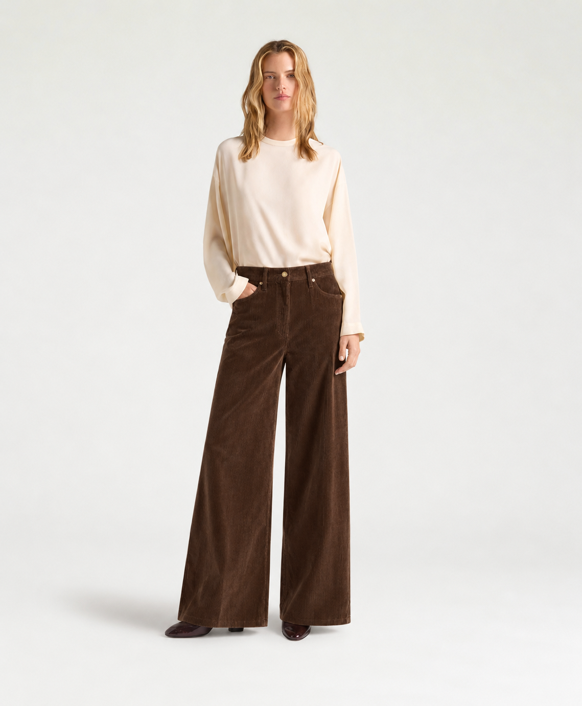 Pantalon Aoki Bis en velours côtelé stretch marron – Momonì