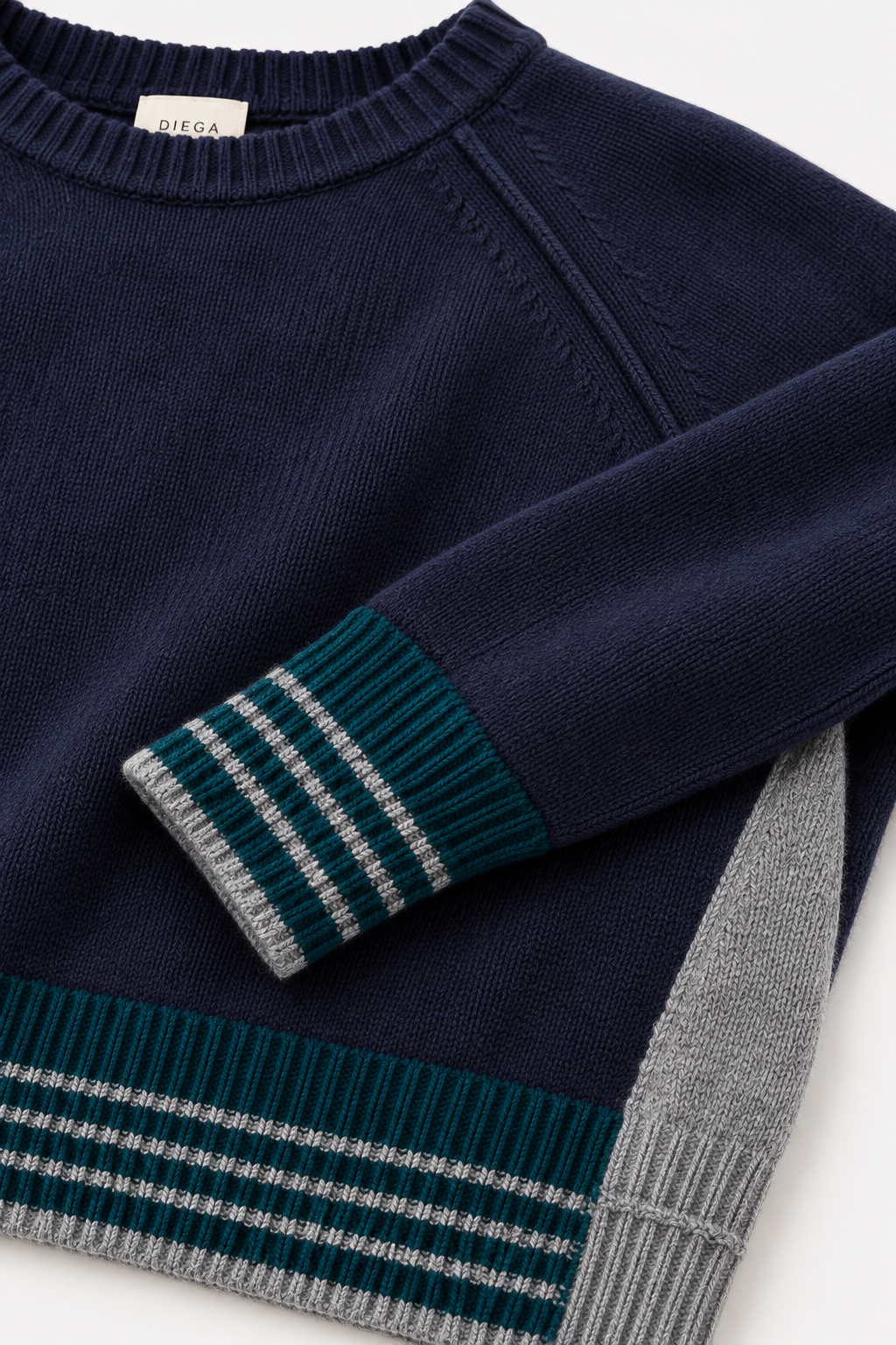 Pull PALIZO Diega – détail maille mérinos, col et finitions rayées