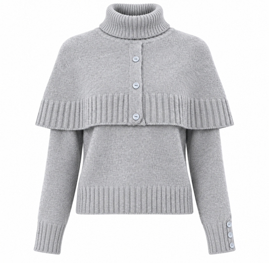 Pull MILLIE gris perle en 100 % laine avec col roulé et cape courte boutonnée, vue de face sur fond blanc
 Copier
