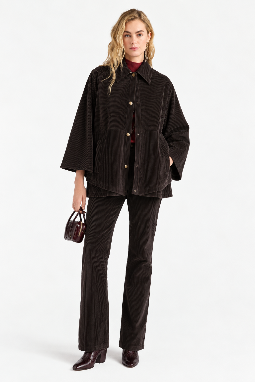 Veste Eldara Momonì brun foncé portée en ensemble velours côtelé femme